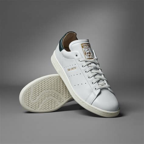 Stan Smith Shoes .